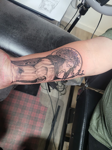 Reed Between The Lines Tattoo Studio, LLC. tattoo shop in Port Richey, Florida