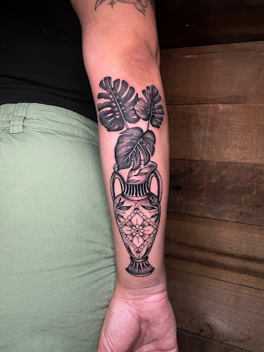 Kustom Kulture Tattoo Studio tattoo shop in Reseda, California