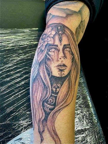 Rebel Reds Salon & Tattoo tattoo shop in Rochester, New York