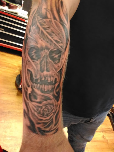 Maddog Tattooz tattoo shop in Russell, Kentucky