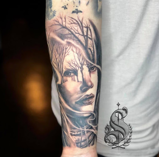 Art Never Dies Tattoo and Gallery tattoo shop in Seattle, Washington