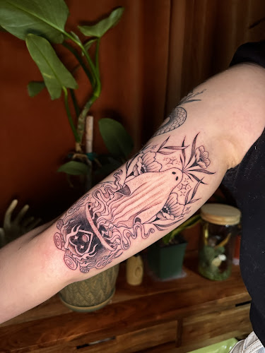 Mal’s Tattoo tattoo shop in Somers, Connecticut