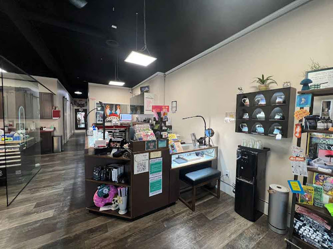 Mom's Custom Tattoo & Body Piercing tattoo shop in Spokane, Washington