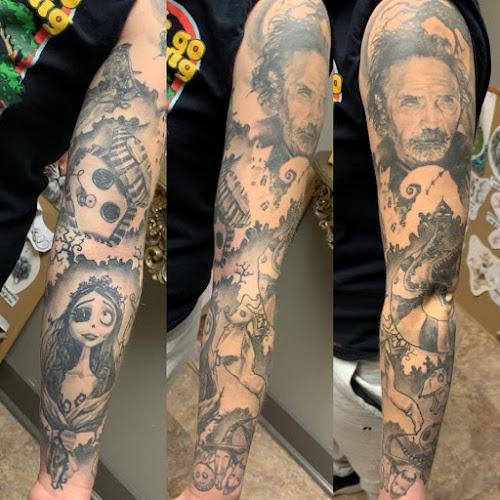 Dark Ship Tattoo inc tattoo shop in Springfield, Illinois