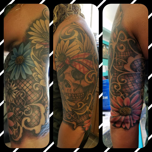 Pick Your Pleasure Tattoos & Piercings tattoo shop in Thomson, Illinois