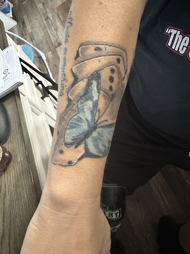 InkSlingers Tattoo Shop tattoo shop in Troy, Tennessee