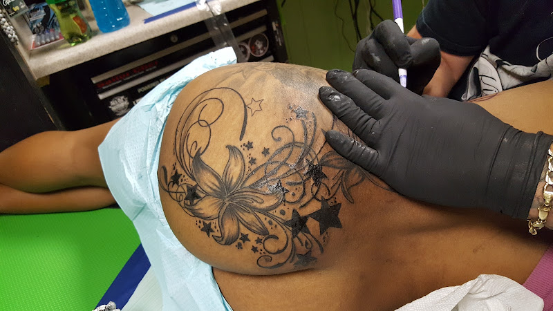 Hollywood Twisted Needles tattoo shop in Valdosta, Georgia