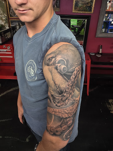 M'Ink House Tattoo, Piercing, Jewelry tattoo shop in Vero Beach, Florida
