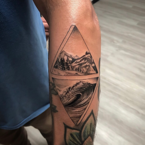 Snafu Tattoo Studio tattoo shop in Wilmington, North Carolina