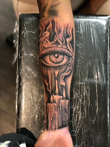 Gusto Tattoo Co tattoo shop in Winnetka, California