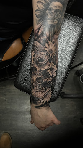 Ncognito Ink Tattoo & Piercing tattoo shop in Winthrop Harbor, Illinois