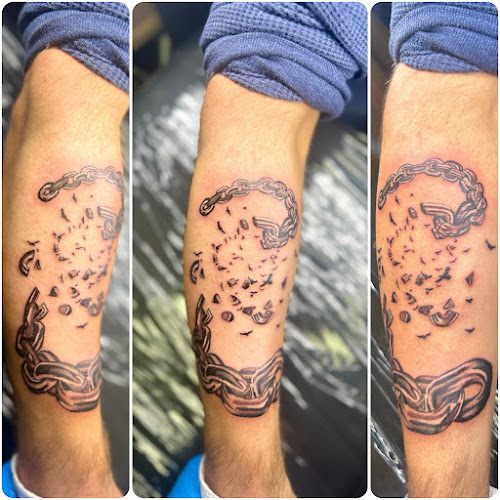 Twisted Legends Tattoo Studio tattoo shop in Wisconsin Dells, Wisconsin