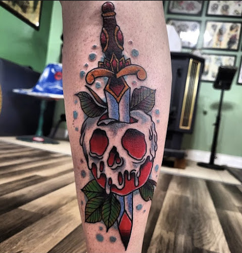 Low Sierras Tattoo & Art Co. tattoo shop in Wofford Heights, California